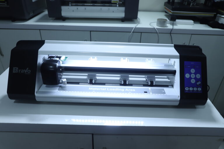 LAPTOP SKIN CUTTING PLOTTER