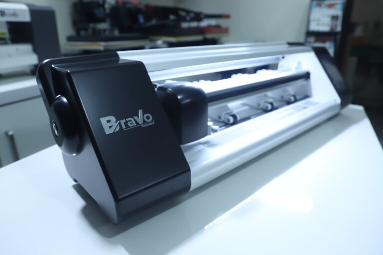 LAPTOP SKIN CUTTING PLOTTER