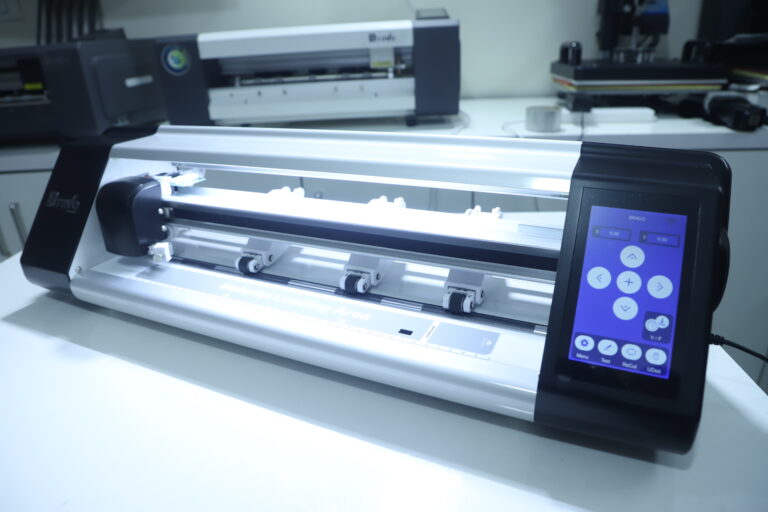 LAPTOP SKIN CUTTING PLOTTER