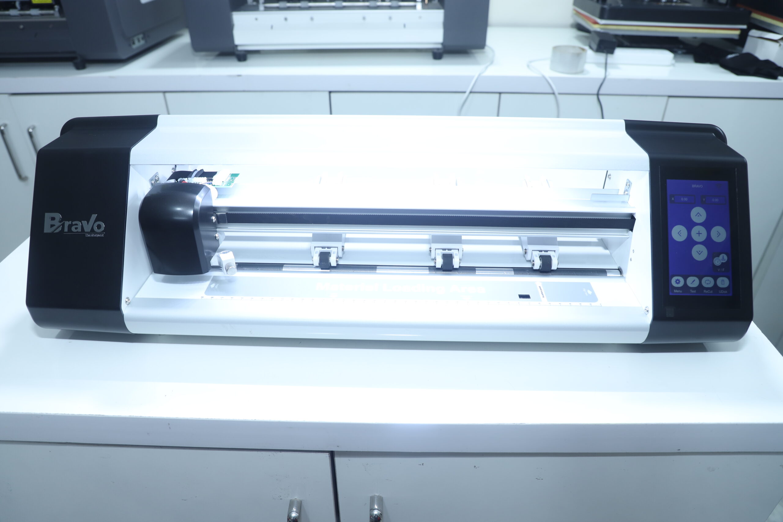 BRAVO LAPTOP SKIN CUTTING PLOTTER