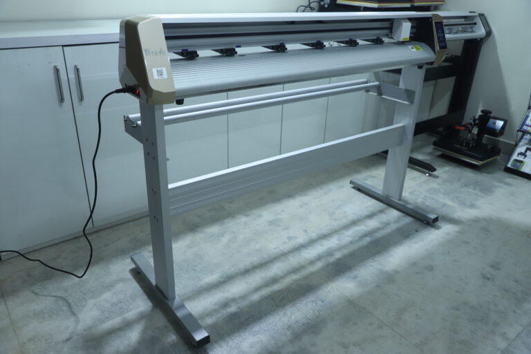 HEAT TRANSFER VINYL CUTTING PLOTTER