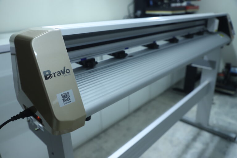 HEAT TRANSFER VINYL CUTTING PLOTTER
