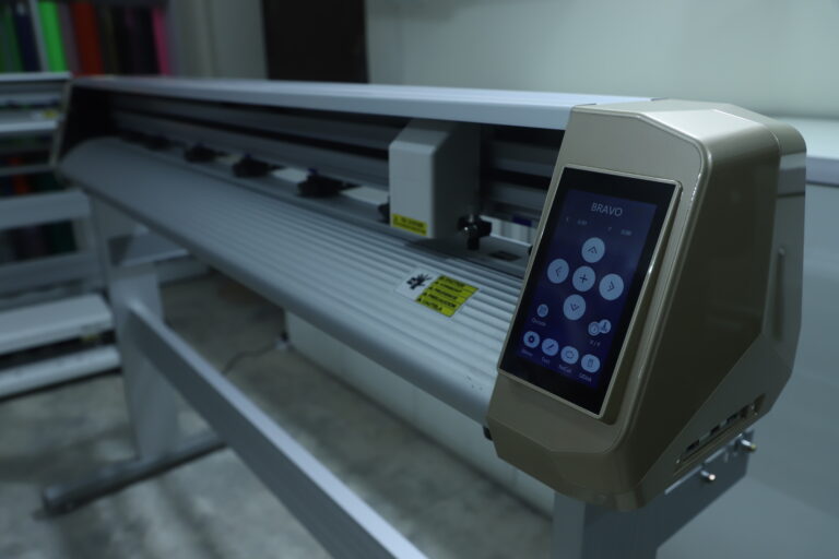 HEAT TRANSFER VINYL CUTTING PLOTTER