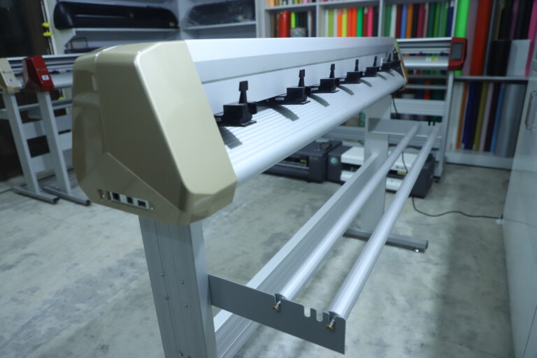 HEAT TRANSFER VINYL CUTTING PLOTTER
