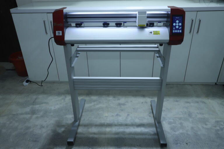 DIGITAL STICKER CUTTING PLOTTER