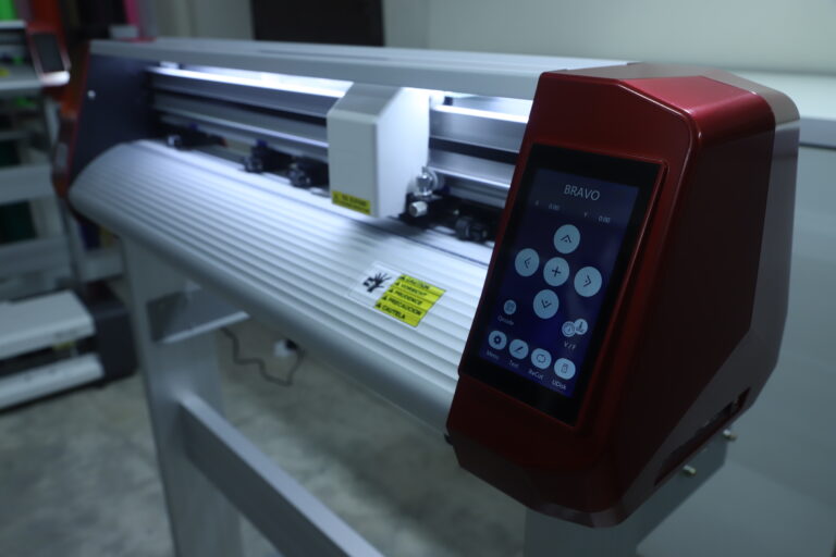 DIGITAL STICKER CUTTING PLOTTER