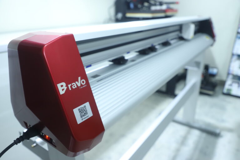 DIGITAL STICKER CUTTING PLOTTER