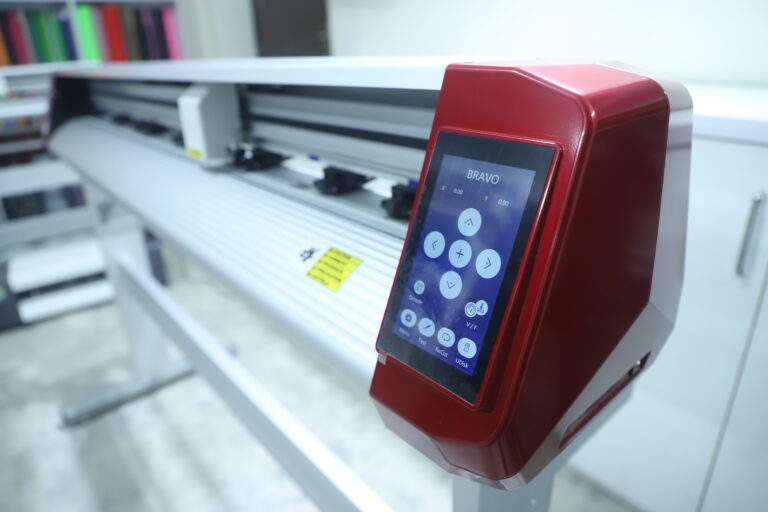 DIGITAL STICKER CUTTING PLOTTER