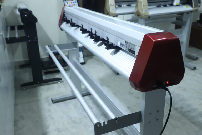 DIGITAL STICKER CUTTING PLOTTER
